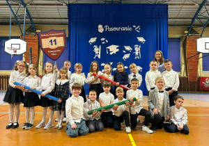 Pamiątkowe chwile po ślubowaniu – klasa 1a