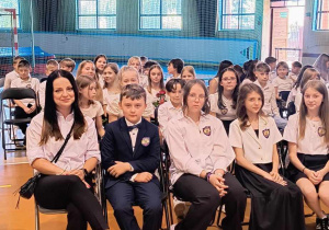 4b w oczekiwaniu na rozpoczęcie uroczystości
