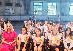 4c w hali sportowej