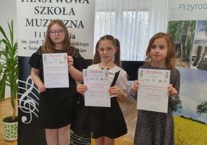 Nagrodzone uczennice klas trzecich