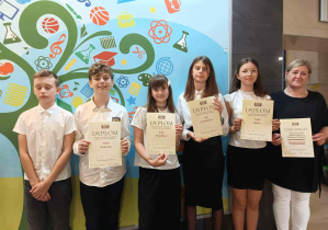 Zdjęcie uczniów, którzy uzyskali tytuł promotora