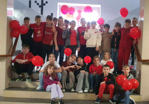 Uczniowie klasy 3a jako szkolni ambasadorzy ogólnopolskiej kampanii #DzieciństwobezPrzemocy. Fundacja Dajemy Dzieciom Siłę