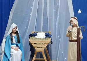 Scena przedstawiająca Maryję i Józefa przy żłobku