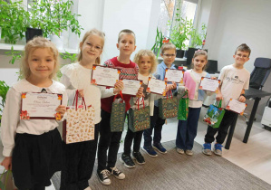 Dzieci z nagrodami