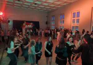 Tańce w sali gimnastycznej