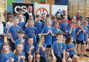 Drużyna JEDENASTKI na wspólnym zdjęciu podczas wręczania nagród