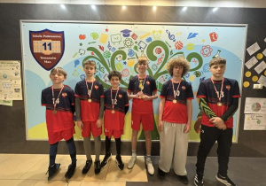 Reprezentacja chłopców z medalami