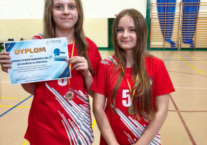 Dziewczęta z dyplomem