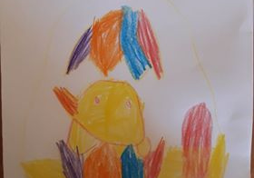 Rysunek kurczątka w kolorowym jajku