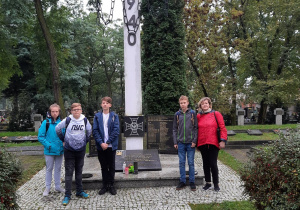 Przy Pomniku Katyńskim na cmentarzu wojennym - początek gry miejskiej