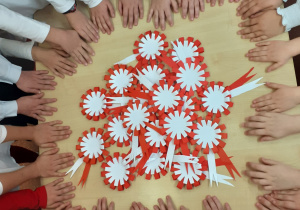 Kotyliony wykonane prze uczniów oddziału przedszkolnego.